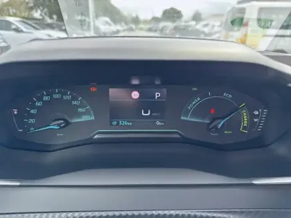 Photo 21 Peugeot 2008  Electrique 50 kWh 136 ch