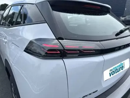 Photo 11 Peugeot 2008  Electrique 50 kWh 136 ch
