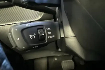 Photo 21 Peugeot 2008  Hybrid 136 e-DCS6