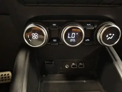 Photo 24 Renault Captur  mild hybrid 160 EDC