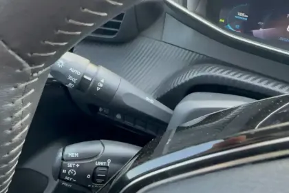 Photo 21 Peugeot 208  PureTech 100 S&S BVM6