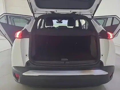 Photo 25 Peugeot 2008  Electrique 136 ch
