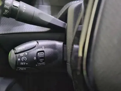 Photo 46 Peugeot 2008  Electrique 136 ch