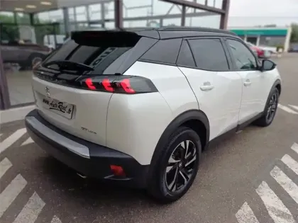Photo 12 Peugeot 2008 BLUEHDI 130 S&S EAT8