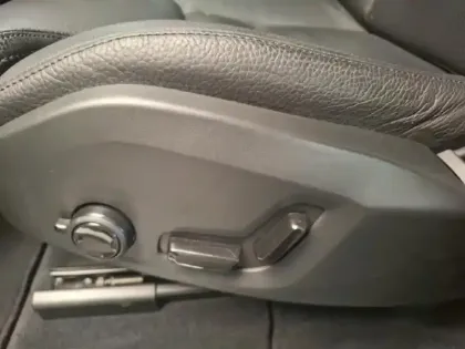 Photo 13 Volvo XC60  B4 197ch Plus Style Dark Geartronic