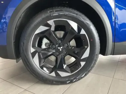 Photo 8 Mitsubishi Grandis  1.8 MPI HEV 158ch Invite+