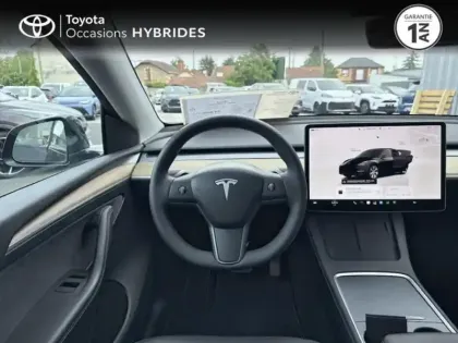 Photo 8 Tesla Model Y  Standard RWD