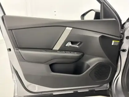 Photo 39 Citroën C4 BlueHDi 130ch Shine EAT8 + Pack Drive Assist + Attelage