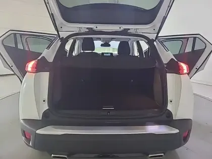 Photo 5 Peugeot 2008  PureTech 130 S&S EAT8