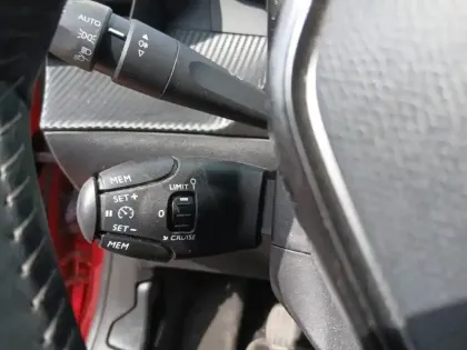 Photo 20 Peugeot 208  PureTech 100 S&S BVM6