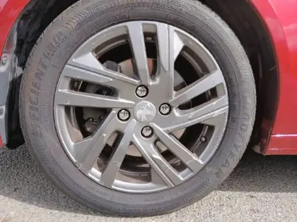 Photo 12 Peugeot 208  PureTech 100 S&S BVM6