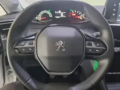 Photo 8 Peugeot 208  PureTech 100 S&S BVM6