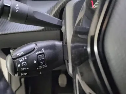 Photo 24 Peugeot 208  PureTech 100 S&S BVM6