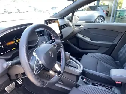 Photo 8 Renault Clio  E-Tech full hybrid 145 ch GSR2