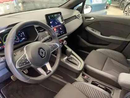 Photo 8 Renault Clio  E-Tech full hybrid 145