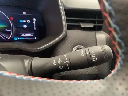 Photo 23 Renault Clio  E-Tech full hybrid 145