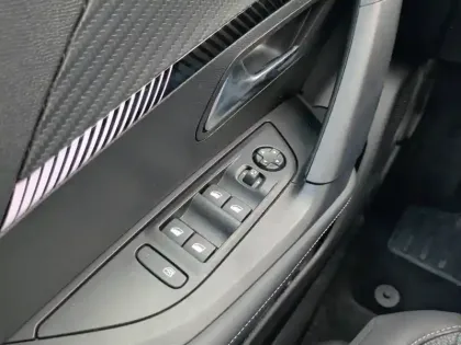 Photo 14 Peugeot 2008  Electrique 54 kWh 156 ch