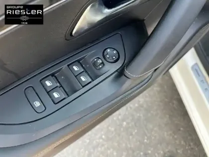 Photo 14 Peugeot 2008  Electrique 136 ch