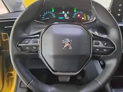 Photo 8 Peugeot 208  Electrique 50 kWh 136ch