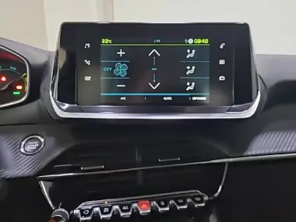 Photo 19 Peugeot 208  Electrique 50 kWh 136ch