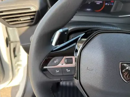 Photo 25 Peugeot 208  Hybrid 100 e-DCS6