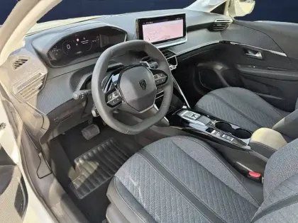 Photo 16 Peugeot 208  Hybrid 100 e-DCS6