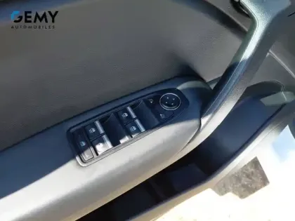 Photo 12 Renault Captur  E-Tech full hybrid 145 ch