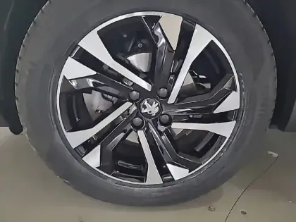 Photo 17 Peugeot 2008  PureTech 130 S&S EAT8