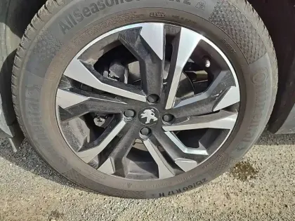 Photo 12 Peugeot 2008  PureTech 130 S&S EAT8