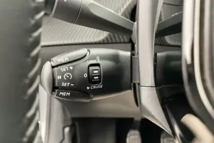 Photo 19 Peugeot 208  PureTech 75 S&S BVM5