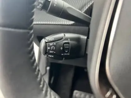 Photo 21 Peugeot 208  Electrique 50 kWh 136ch