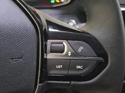 Photo 33 Peugeot 208  Electrique 50 kWh 136ch