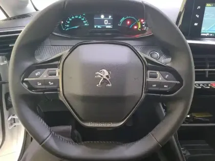 Photo 14 Peugeot 208  Electrique 50 kWh 136ch