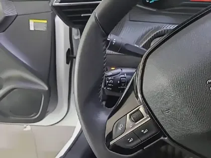 Photo 33 Peugeot 208  Electrique 50 kWh 136ch