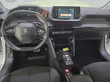 Photo 10 Peugeot 208  Electrique 50 kWh 136ch