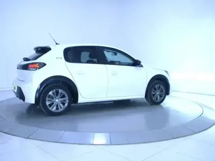 Photo 7 Peugeot 208  Electrique 50 kWh 136ch