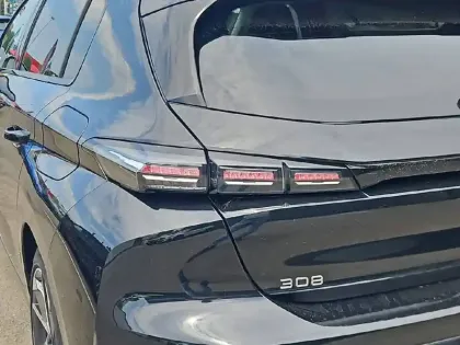 Photo 16 Peugeot 308  PHEV 180 e-EAT8