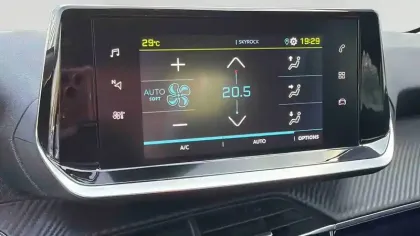 Photo 13 Peugeot 208  Electrique 50 kWh 136ch