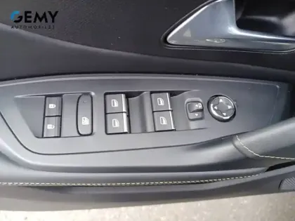 Photo 11 Peugeot 408  PHEV 180 e-EAT8