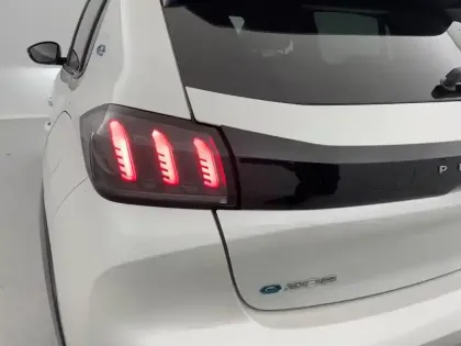 Photo 24 Peugeot 208  Electrique 50 kWh 136ch