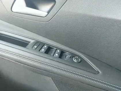 Photo 18 Peugeot 3008  Hybrid 225 e-EAT8