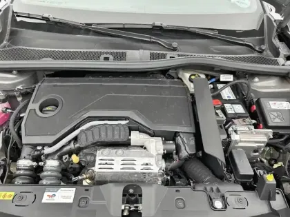 Photo 51 Peugeot 2008  Hybrid 145 e-DCS6