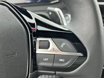 Photo 45 Peugeot 2008  Hybrid 145 e-DCS6