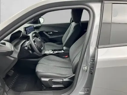 Photo 32 Peugeot 2008  Hybrid 145 e-DCS6