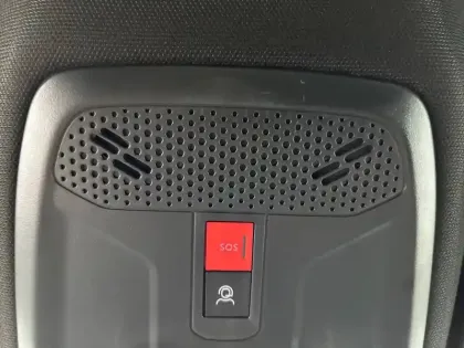 Photo 43 Peugeot 2008  Hybrid 145 e-DCS6