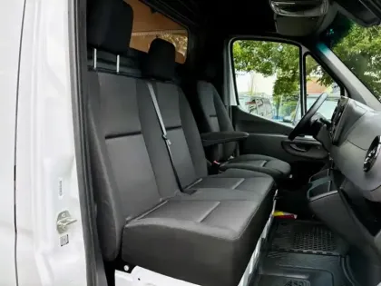Photo 39 Mercedes Sprinter 317 CDI Fourgon 37S L2H2 170CH