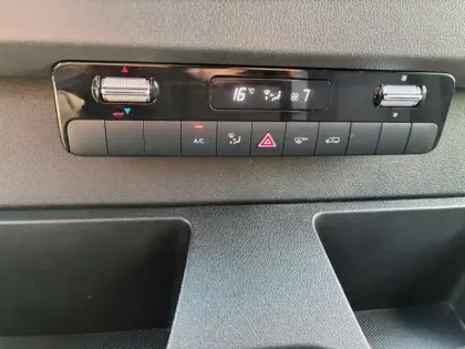 Photo 36 Mercedes Sprinter 317 CDI Fourgon 37S L2H2 170CH