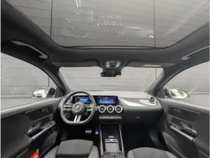 Photo 10 Mercedes GLA 250 e Hybrid 
