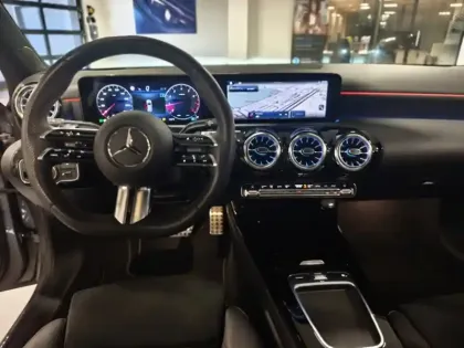 Photo 15 Mercedes Classe A 200 AMG Line