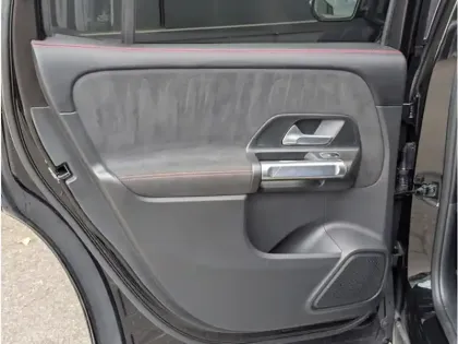 Photo 16 Mercedes GLB 200 d 